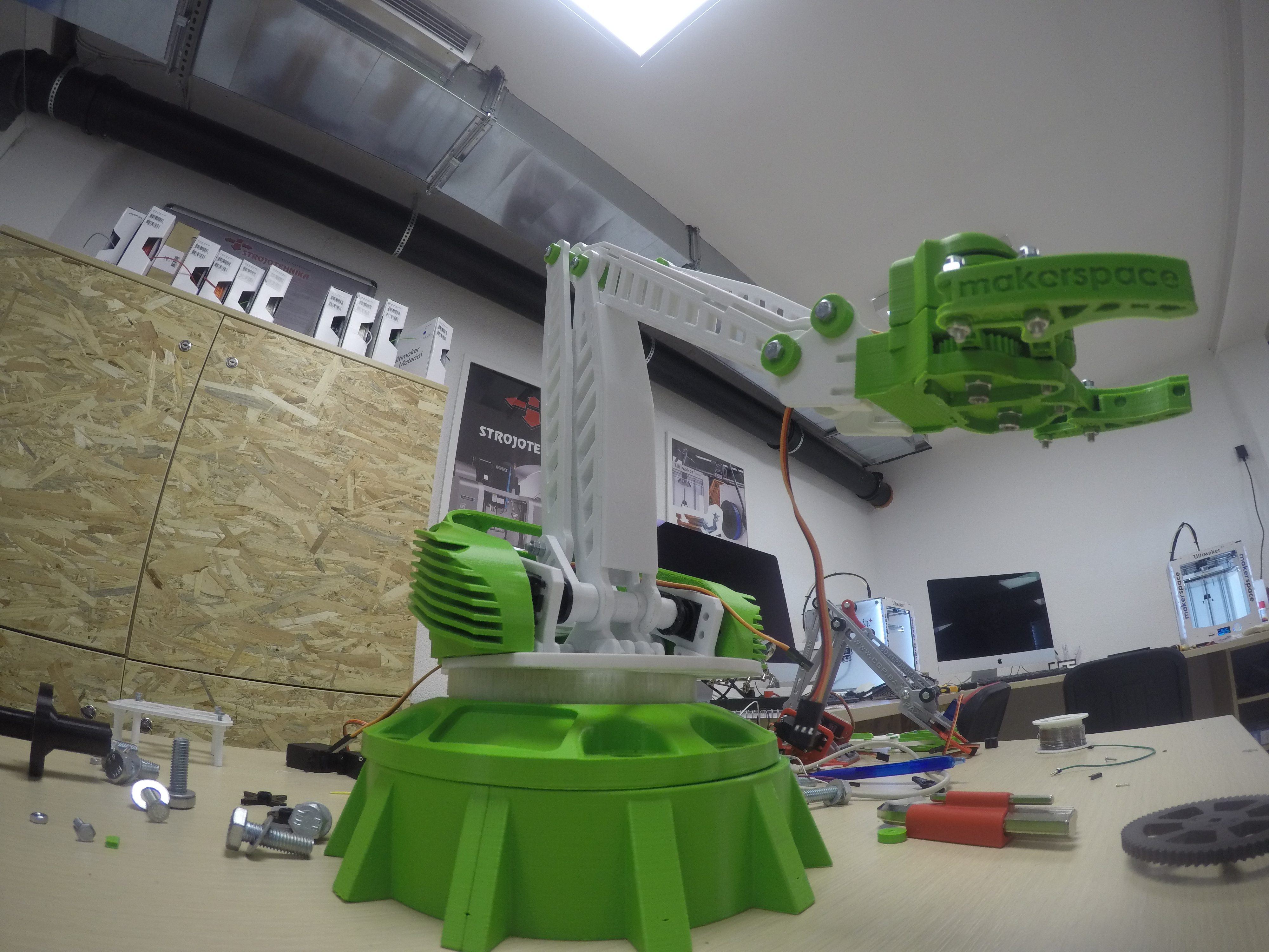 buba_robotic-arm_cgpdesign SW