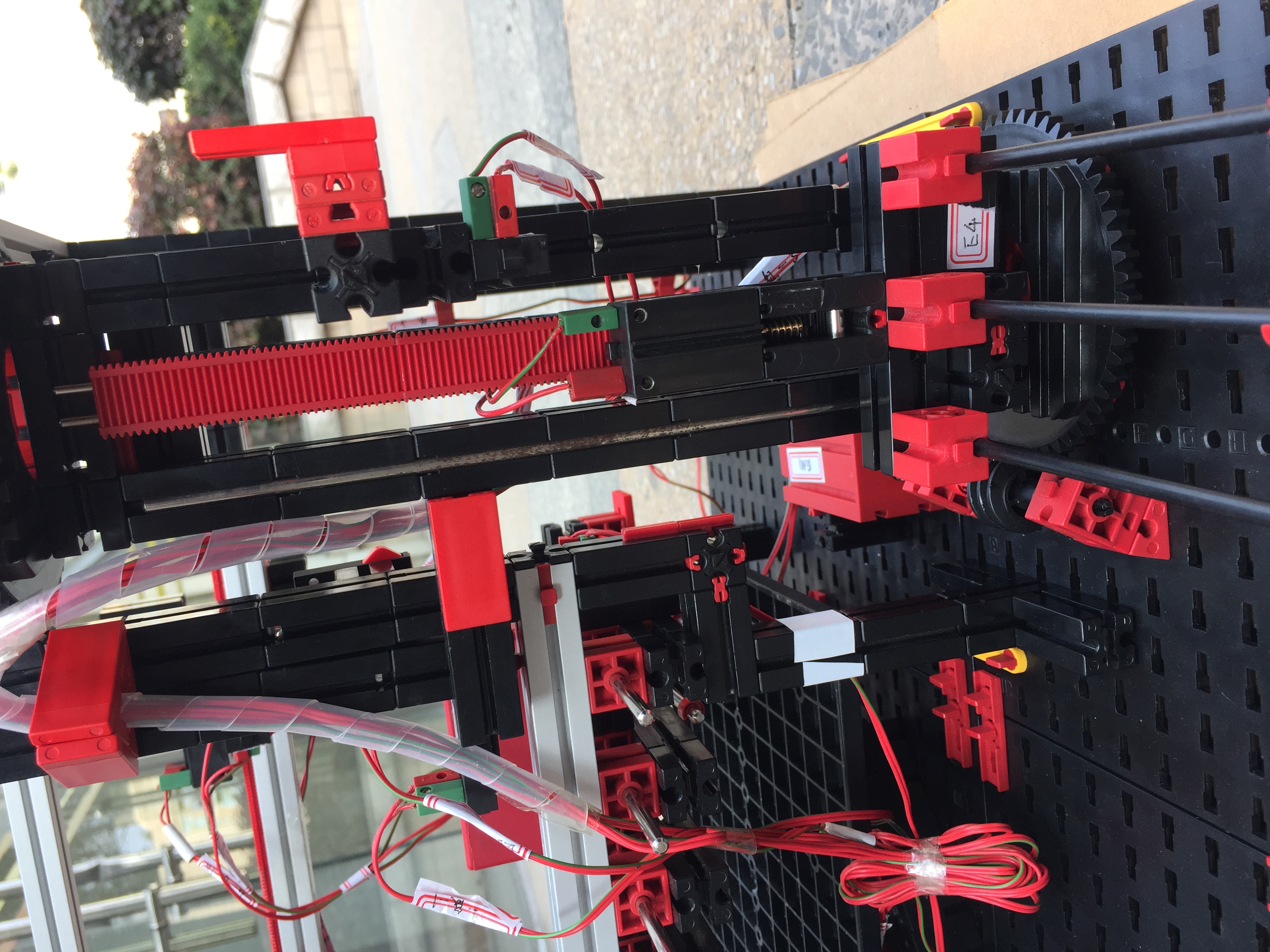 慧鱼乐高智能立体停车场