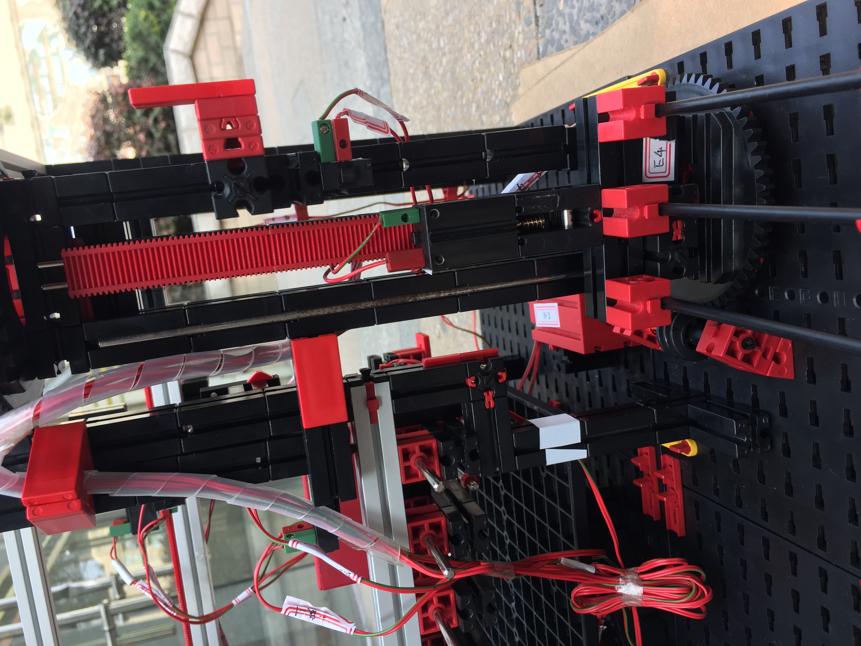 慧鱼乐高智能立体停车场