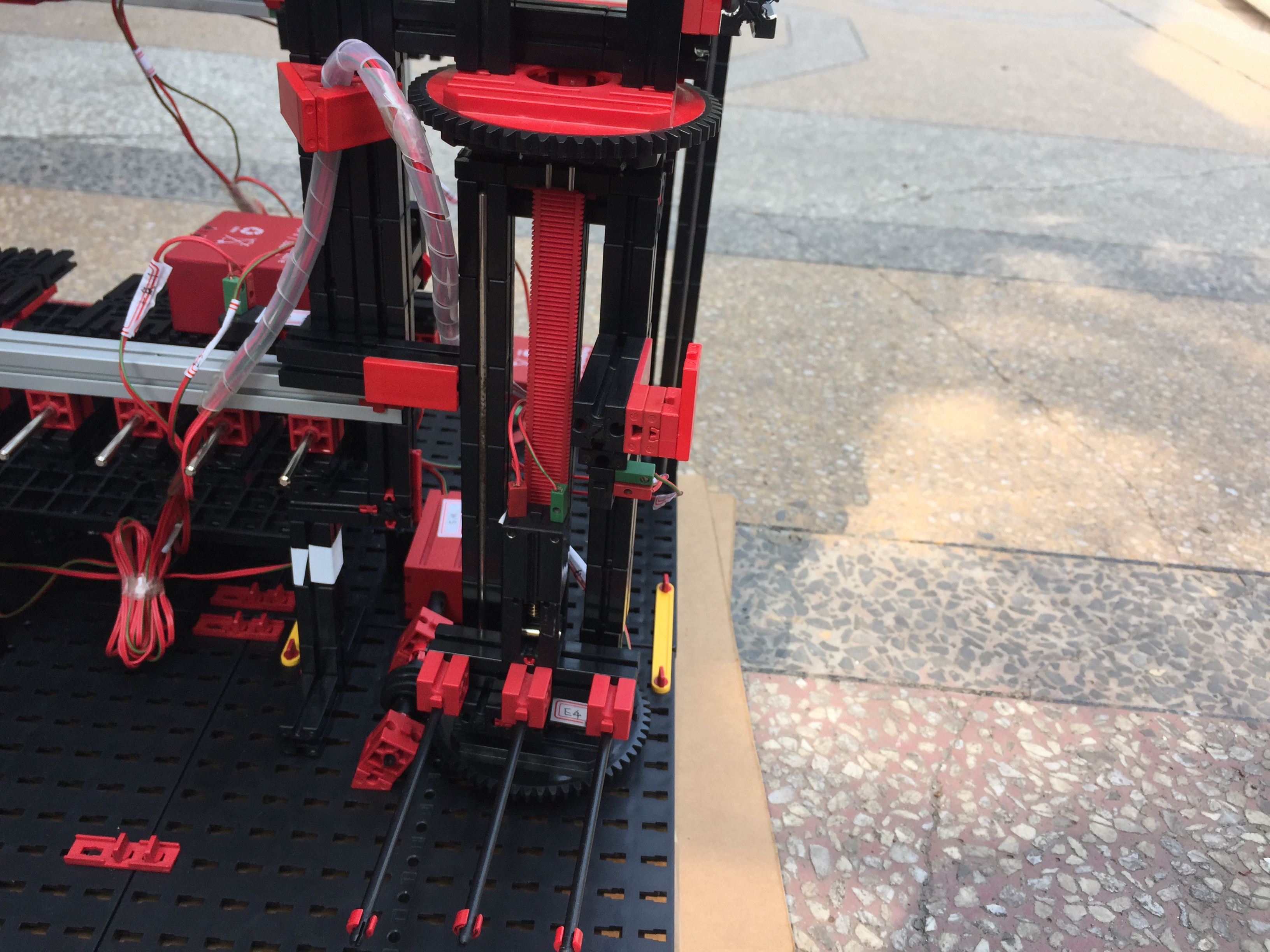 慧鱼乐高智能立体停车场