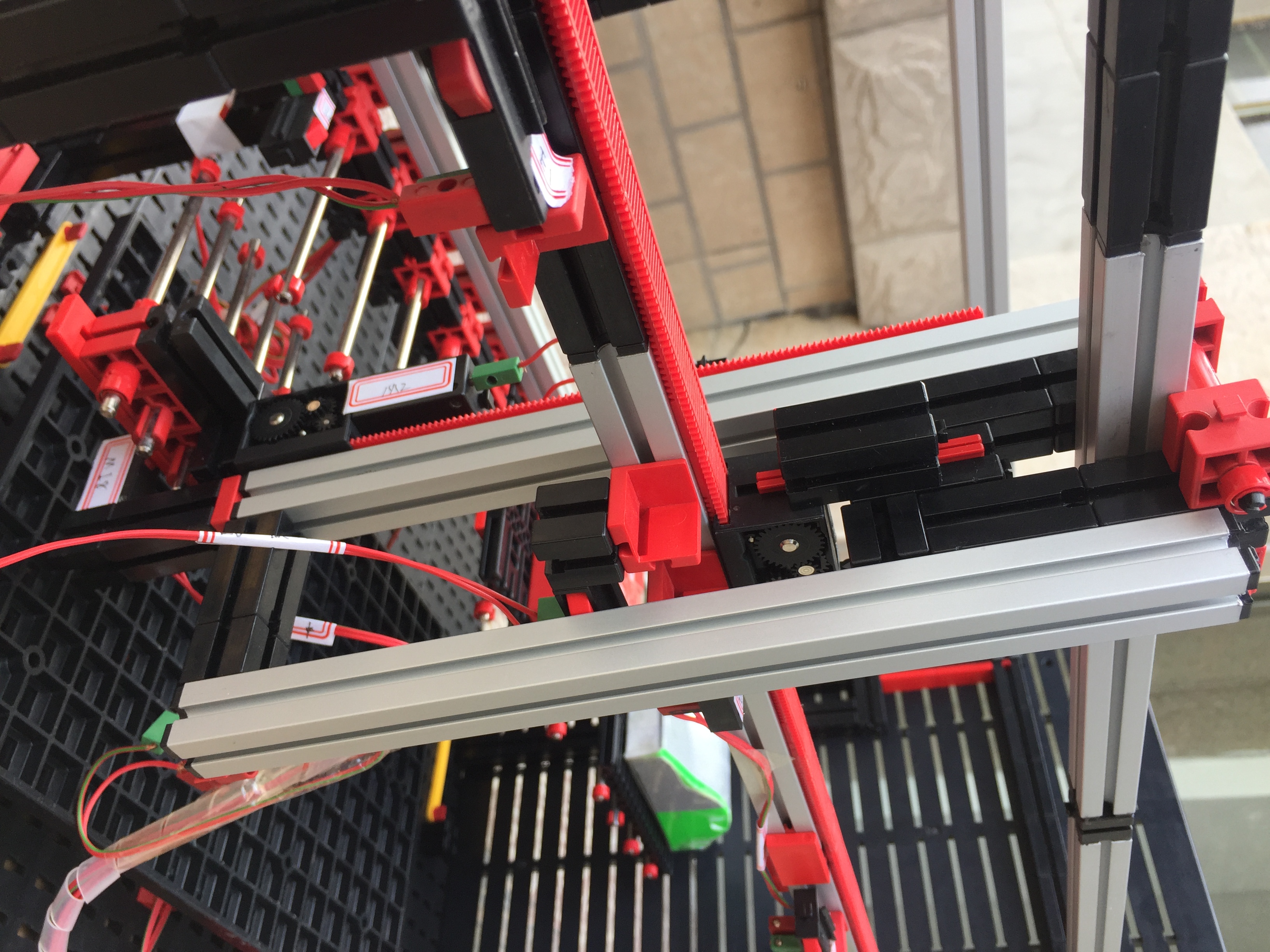 慧鱼乐高智能立体停车场