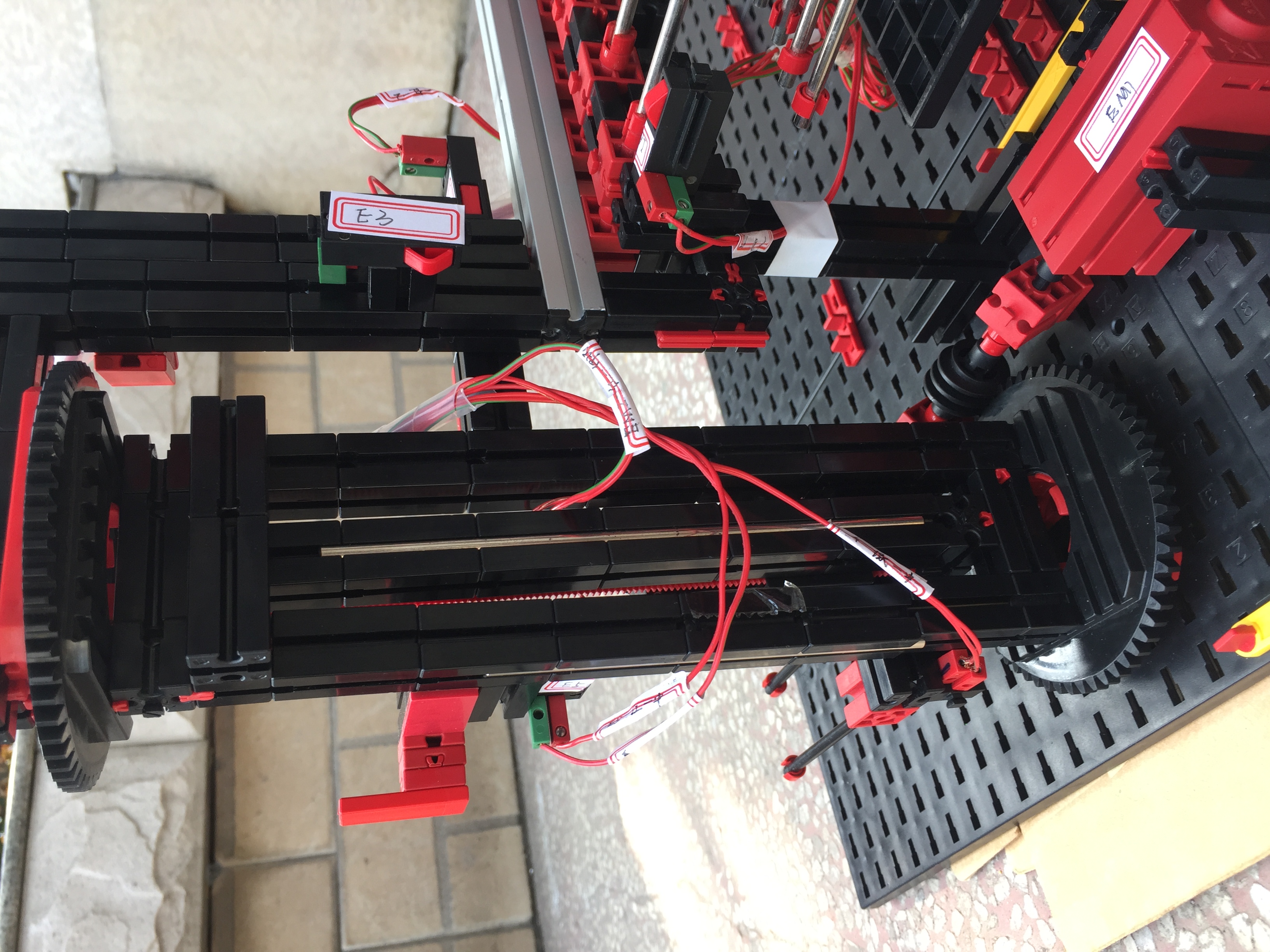 慧鱼乐高智能立体停车场