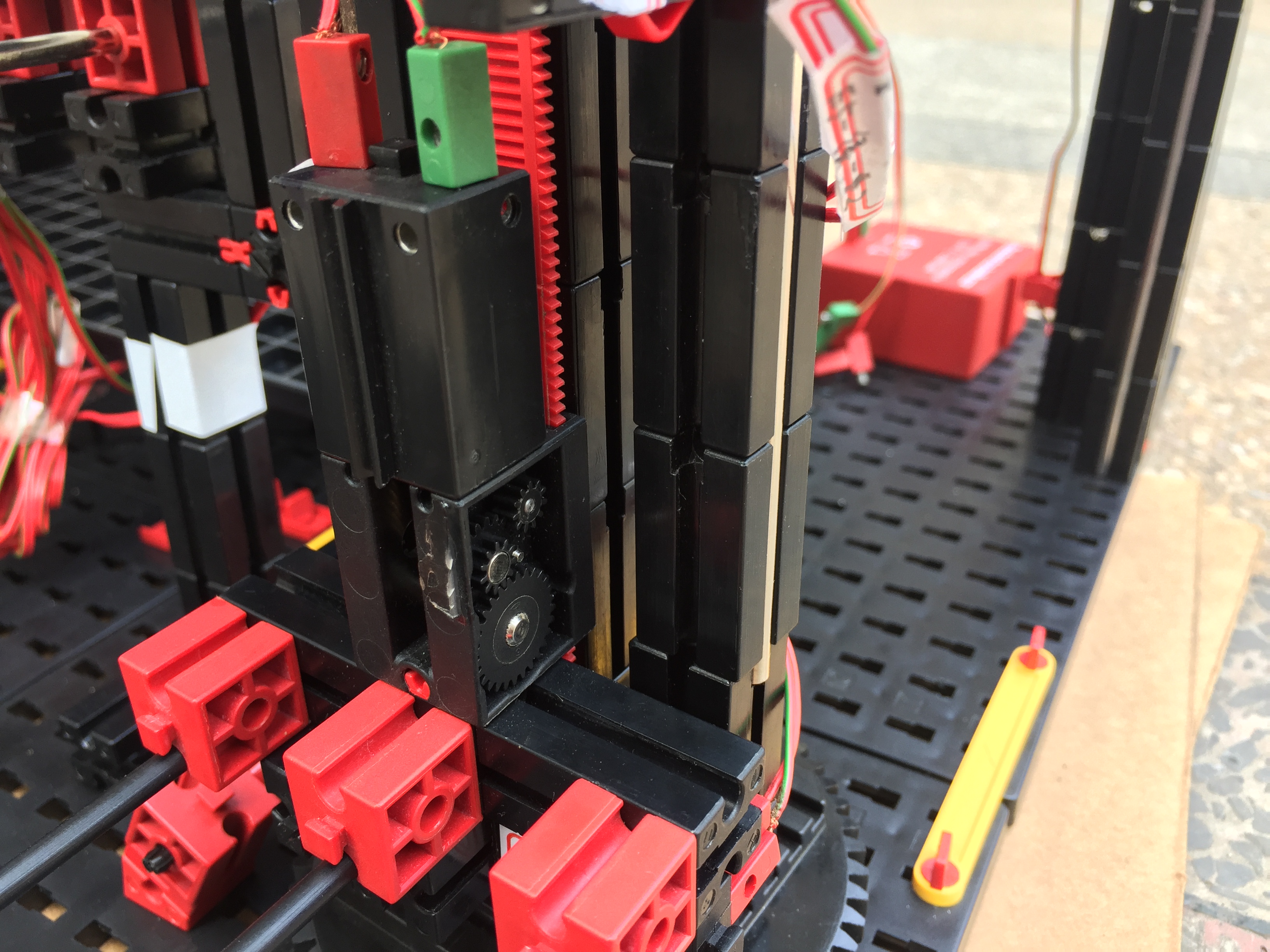 慧鱼乐高智能立体停车场