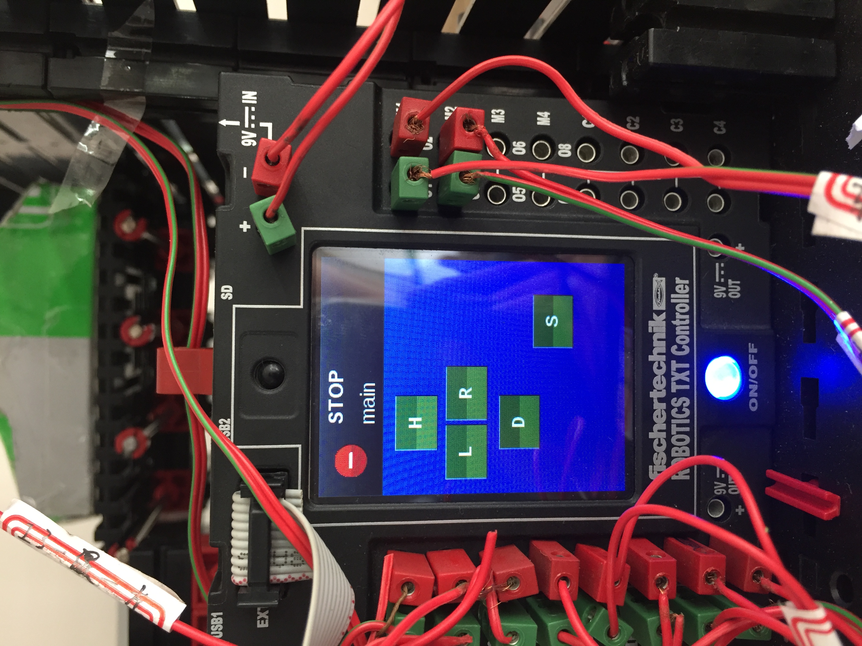 慧鱼乐高智能立体停车场