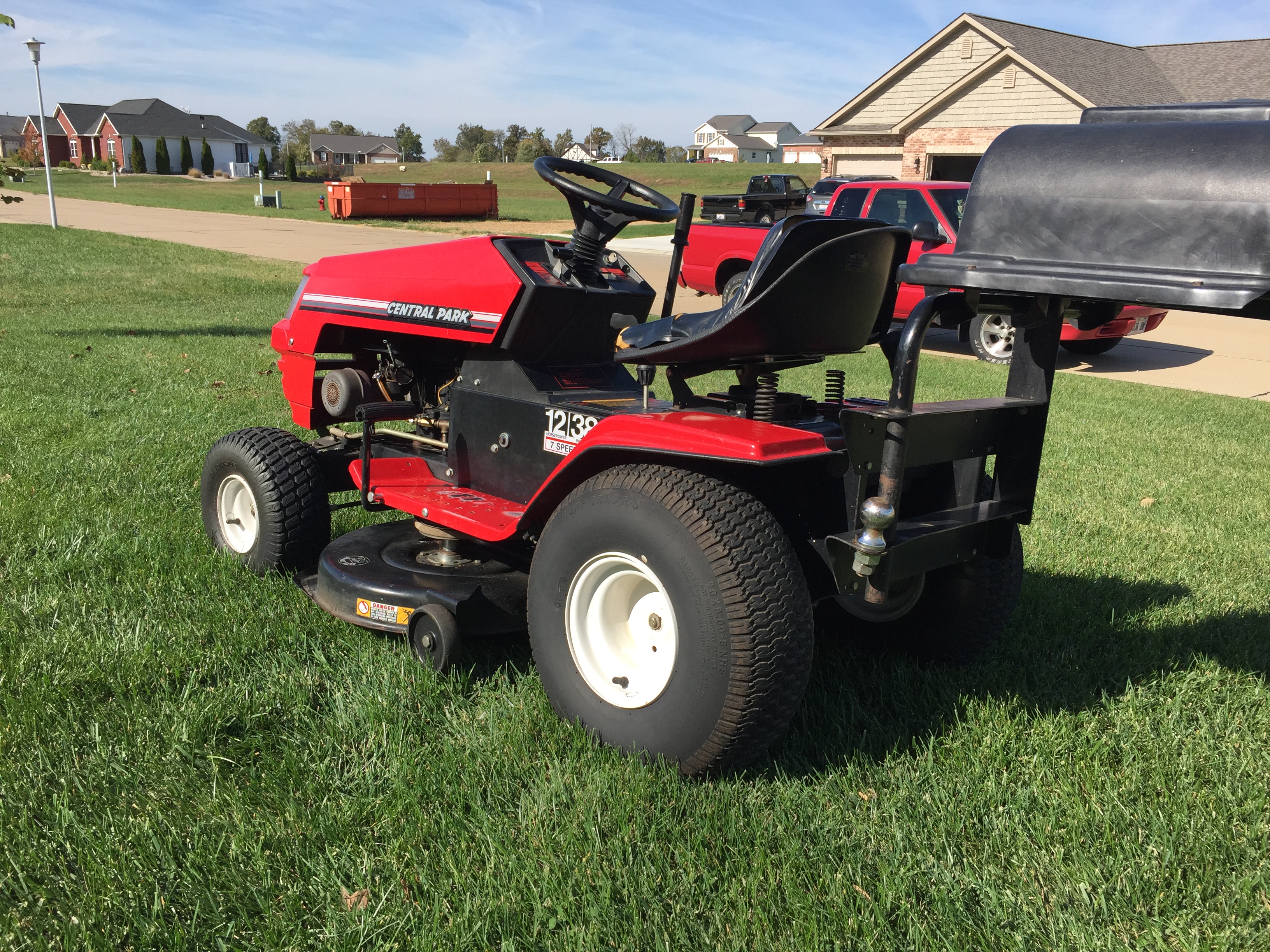 乘坐式割草机模型