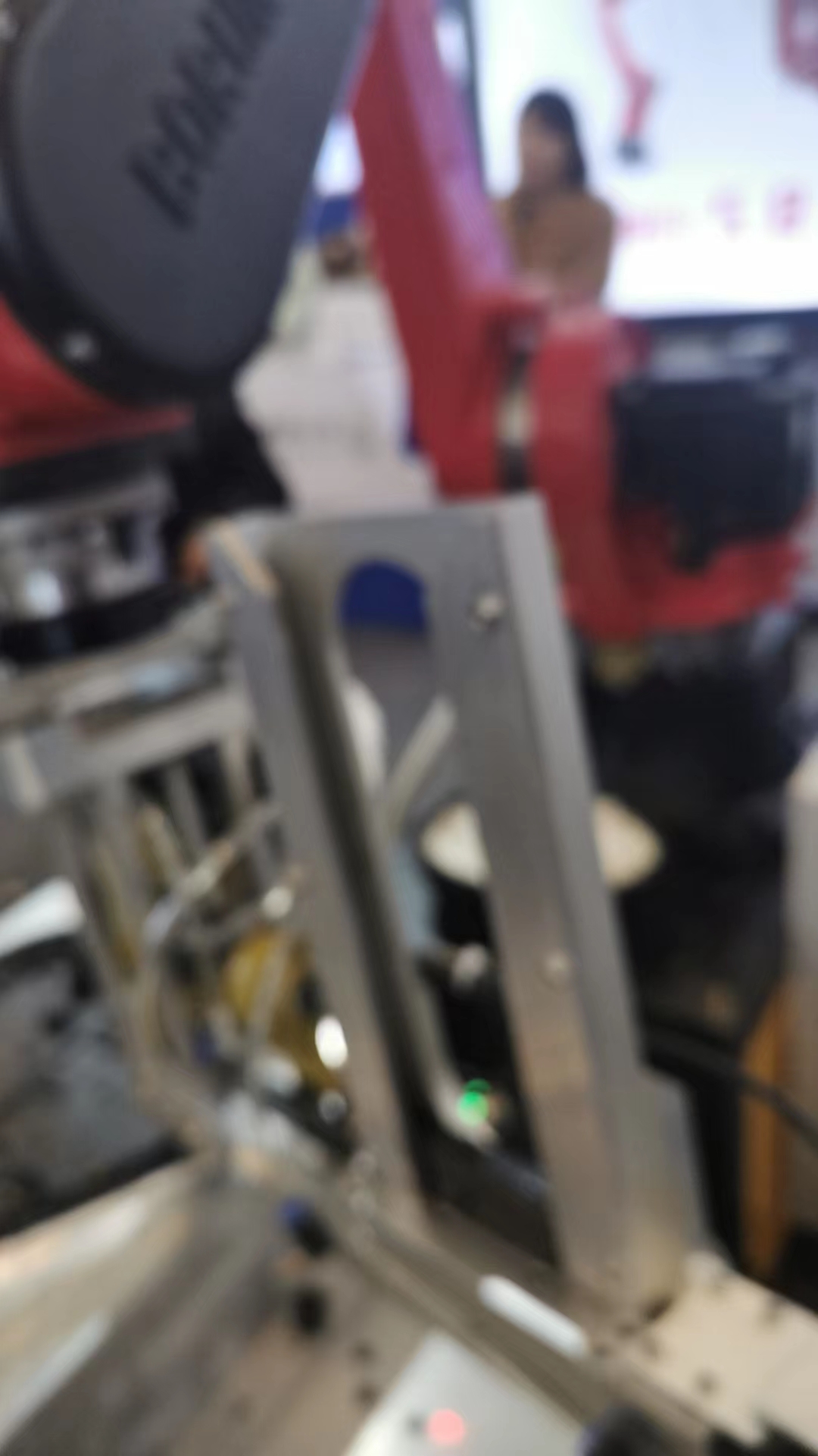 电动车鞍座打钉机