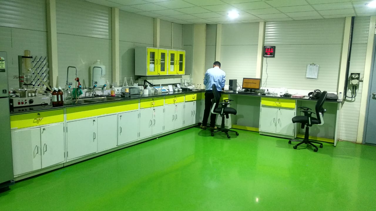 实验室家具橱柜腿部空间