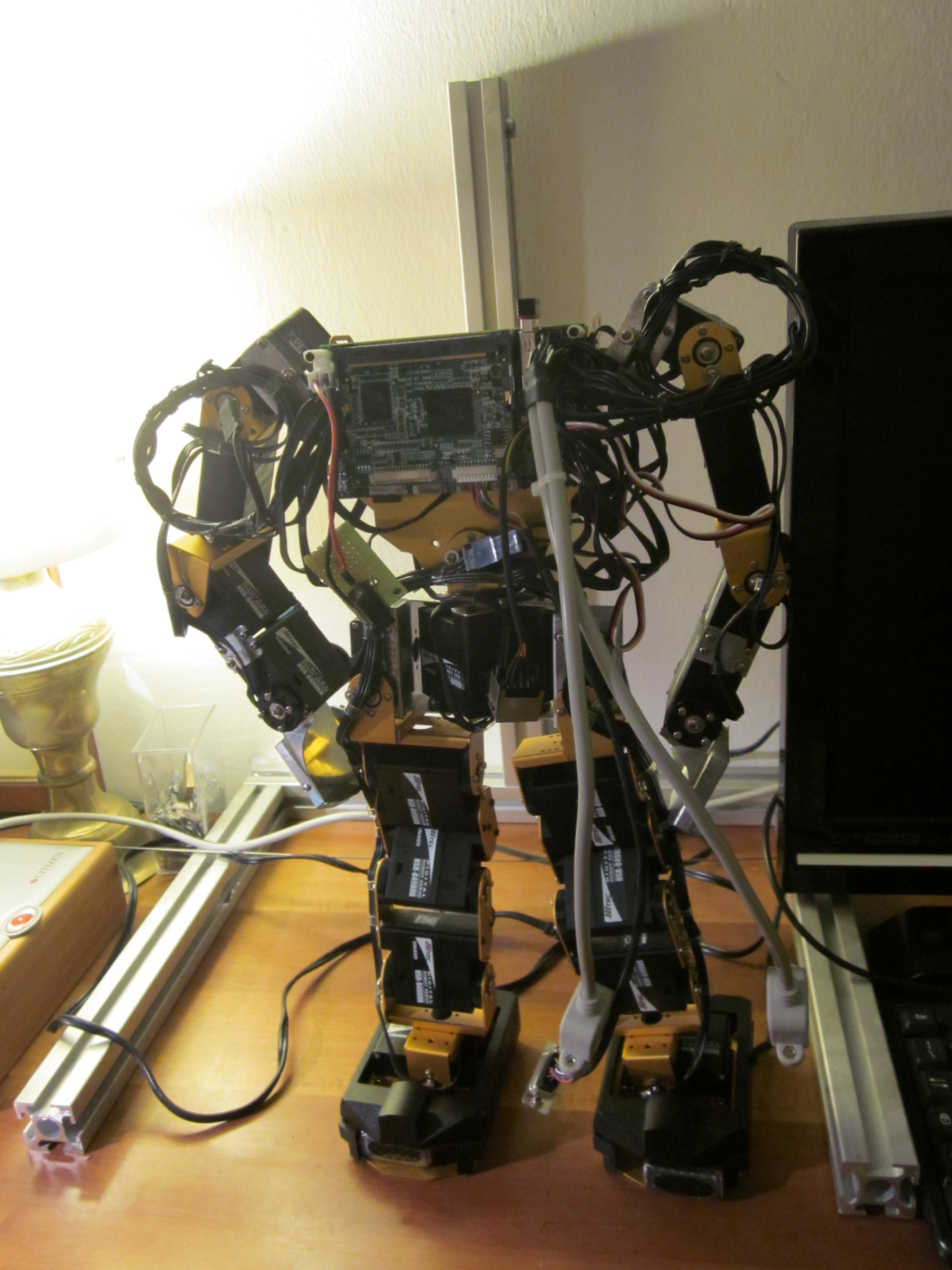 Robonova人形机器人结构模型3D图纸 STEP格式