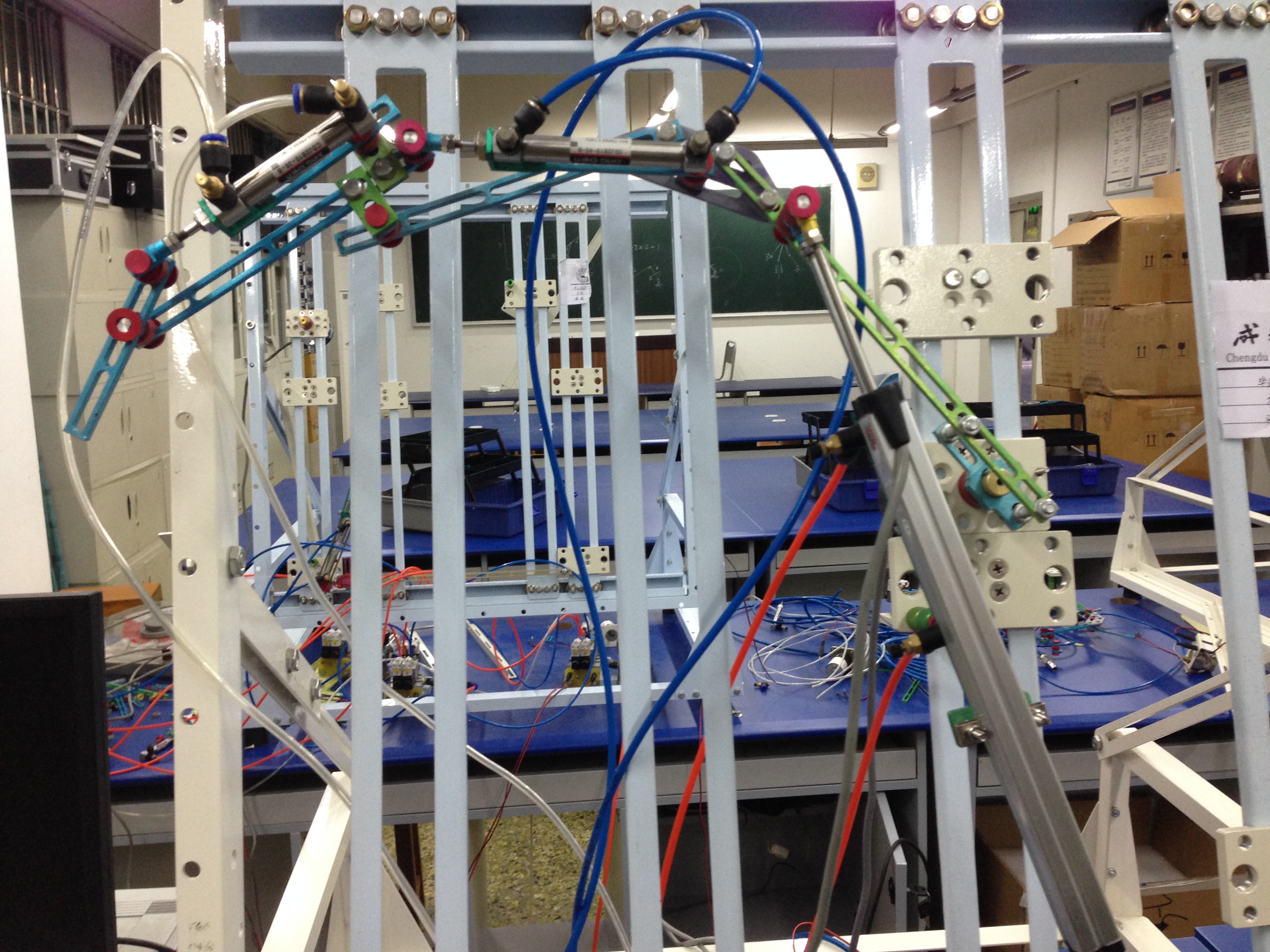 普通挖掘机动臂机构设计与运动分析