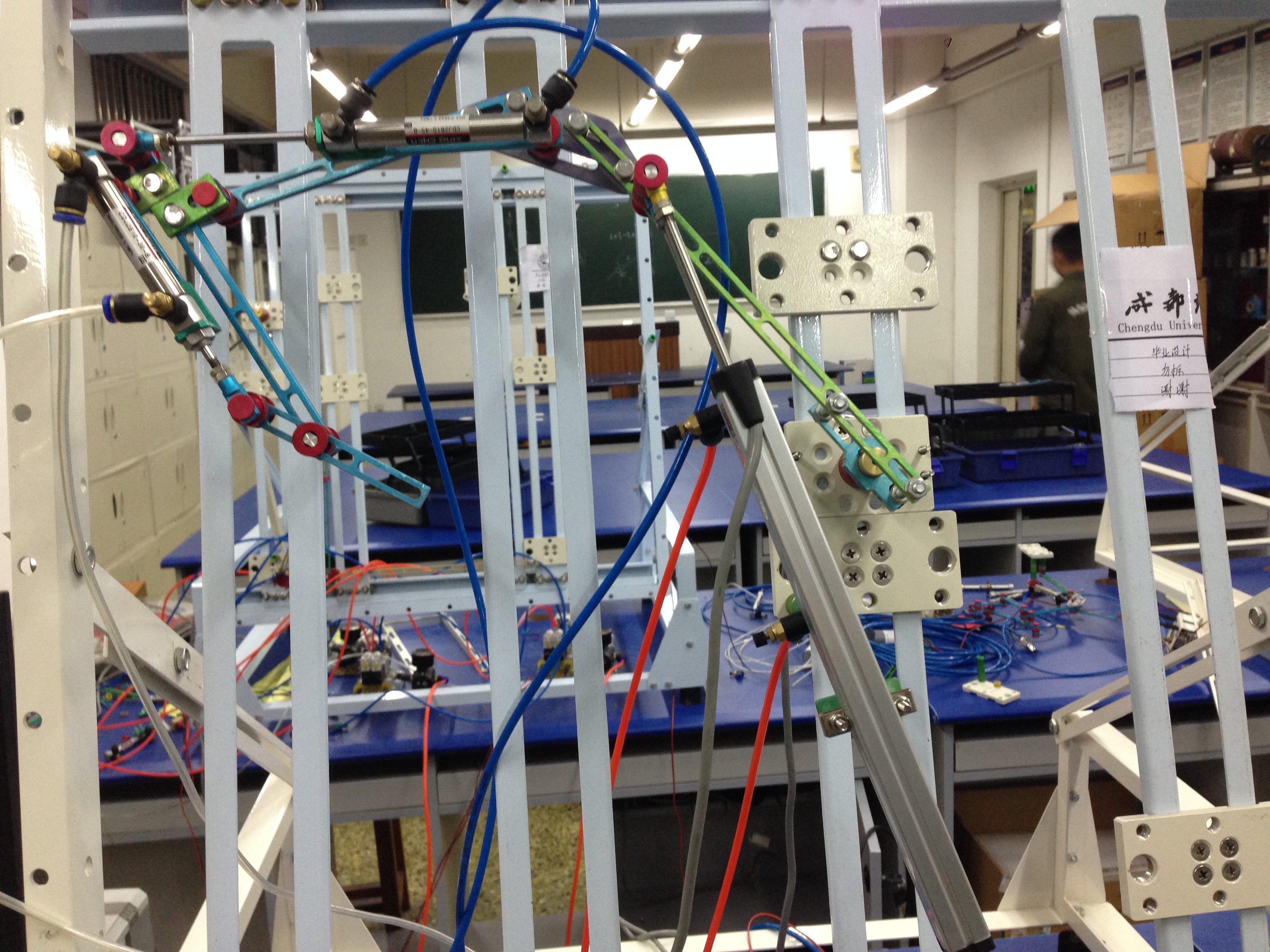 普通挖掘机动臂机构设计与运动分析