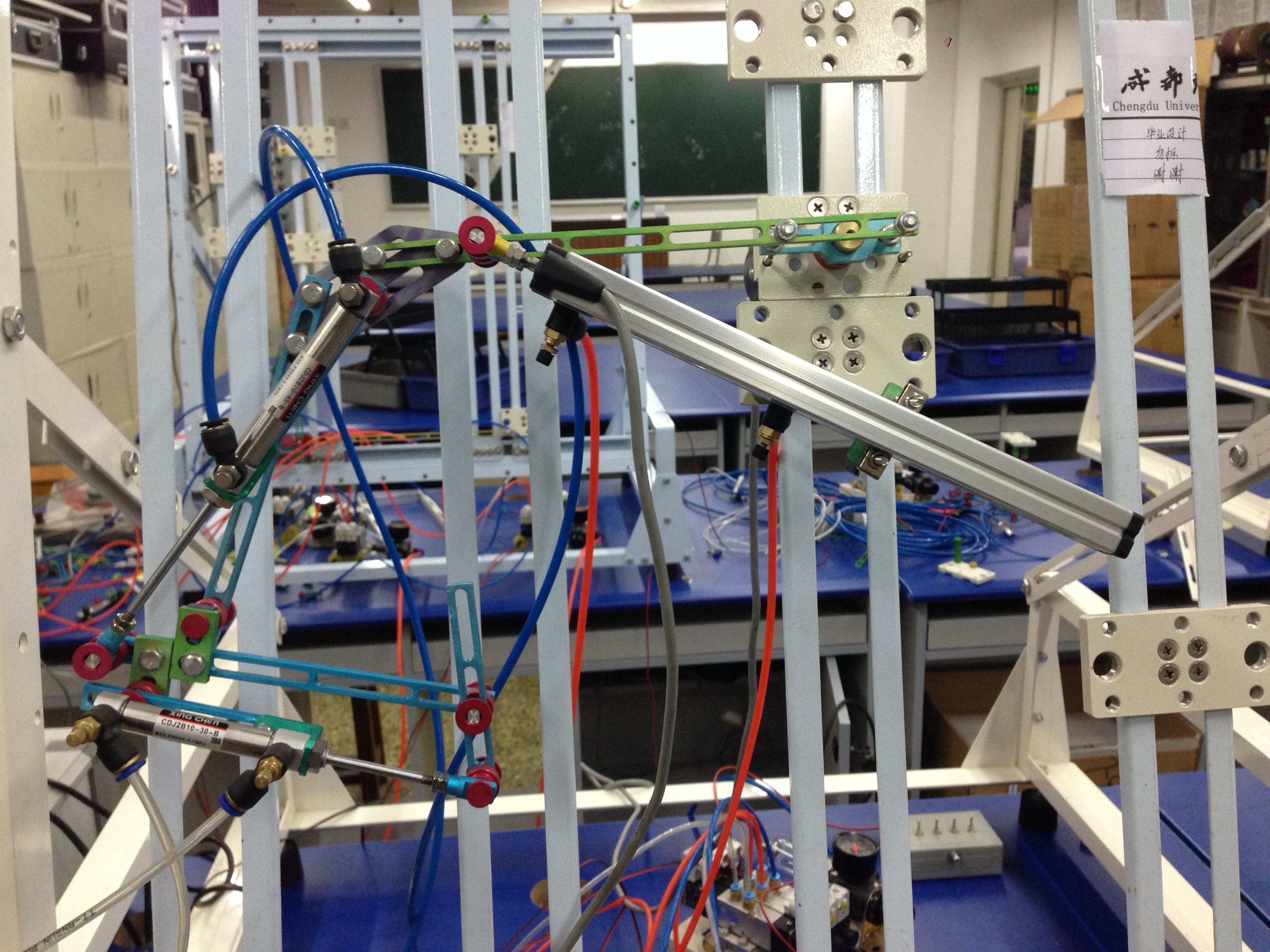 普通挖掘机动臂机构设计与运动分析