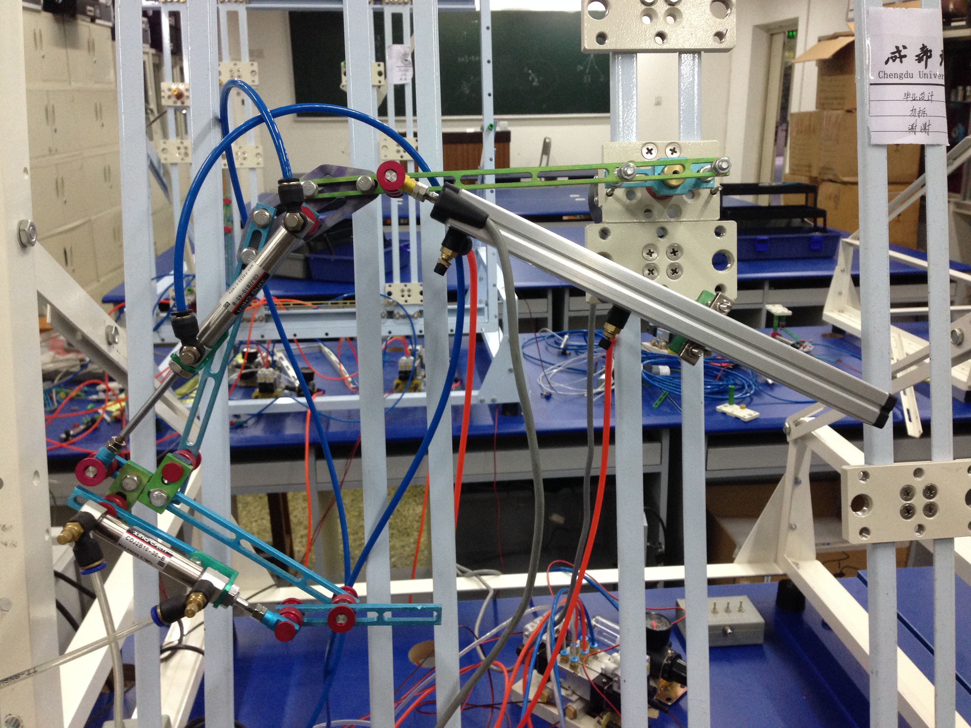 普通挖掘机动臂机构设计与运动分析