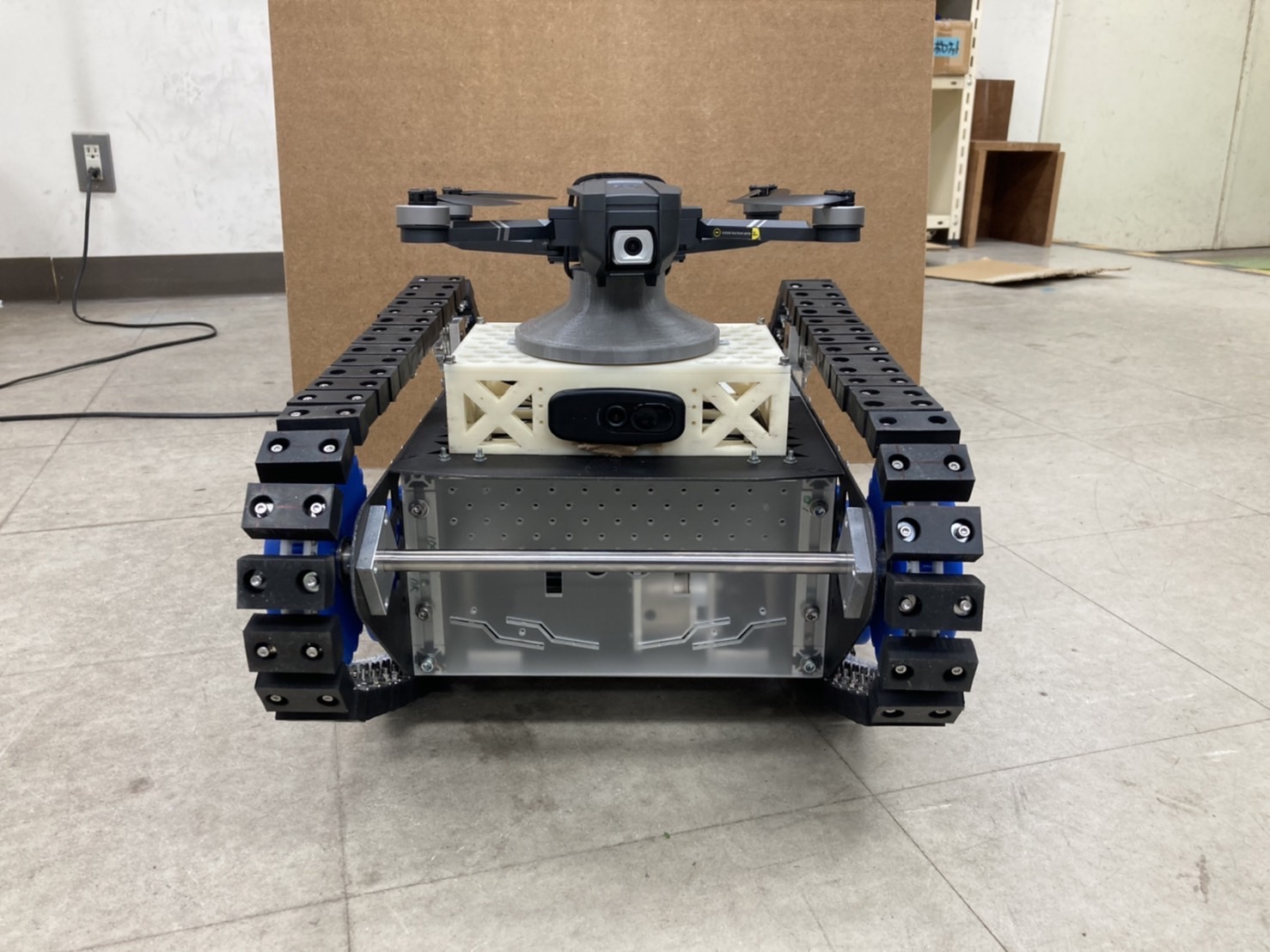 陆上无人机履带车