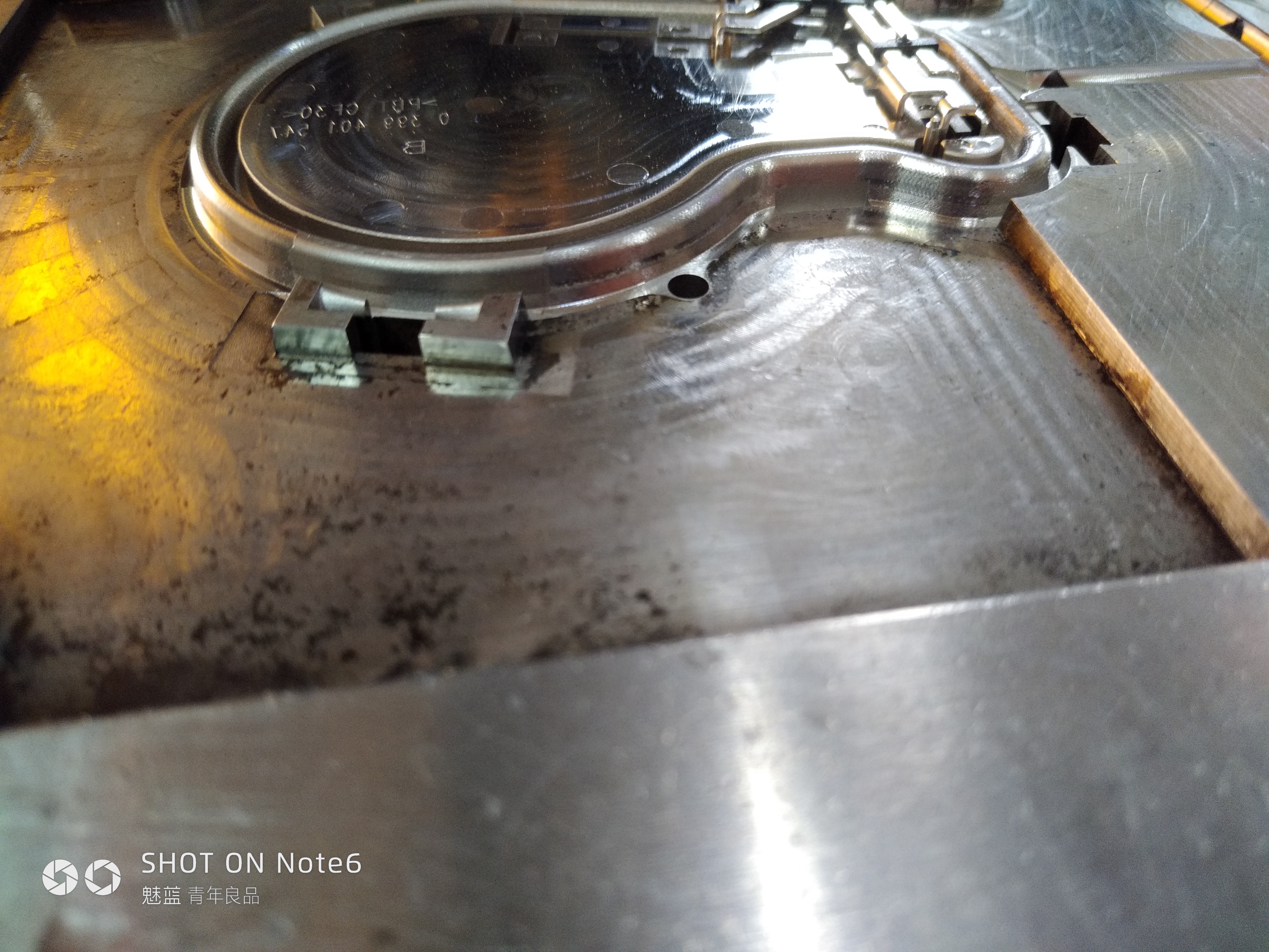 机器人上料，注塑成型sw18可编辑