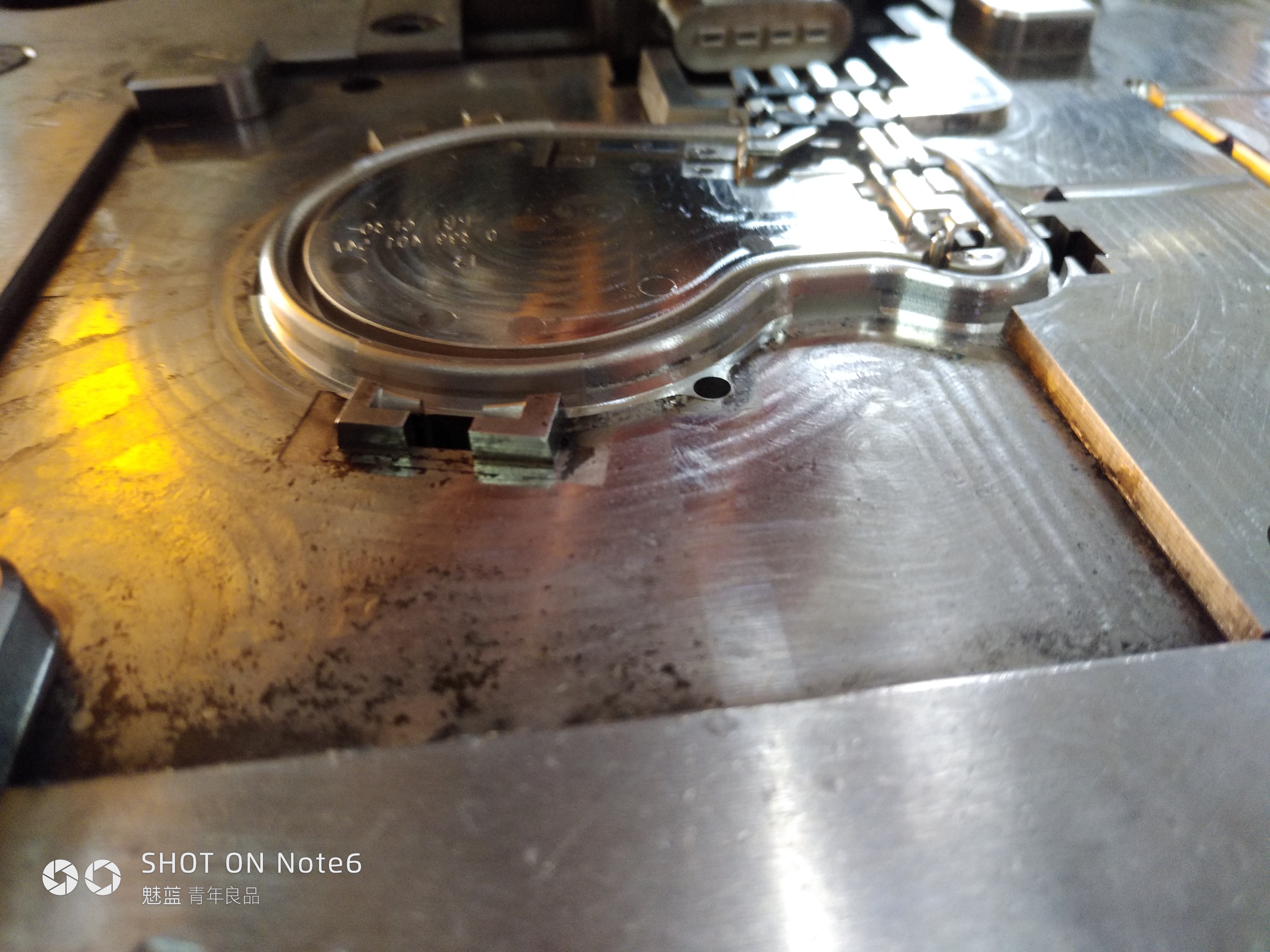 机器人上料，注塑成型sw18可编辑